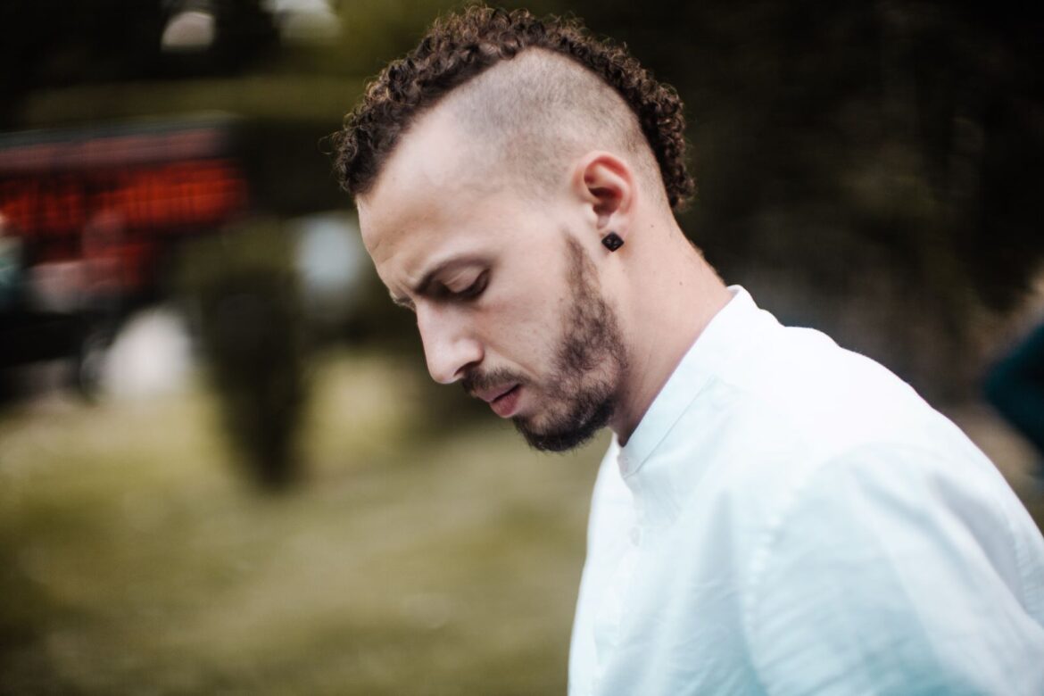 coupe iroquoise homme barbe