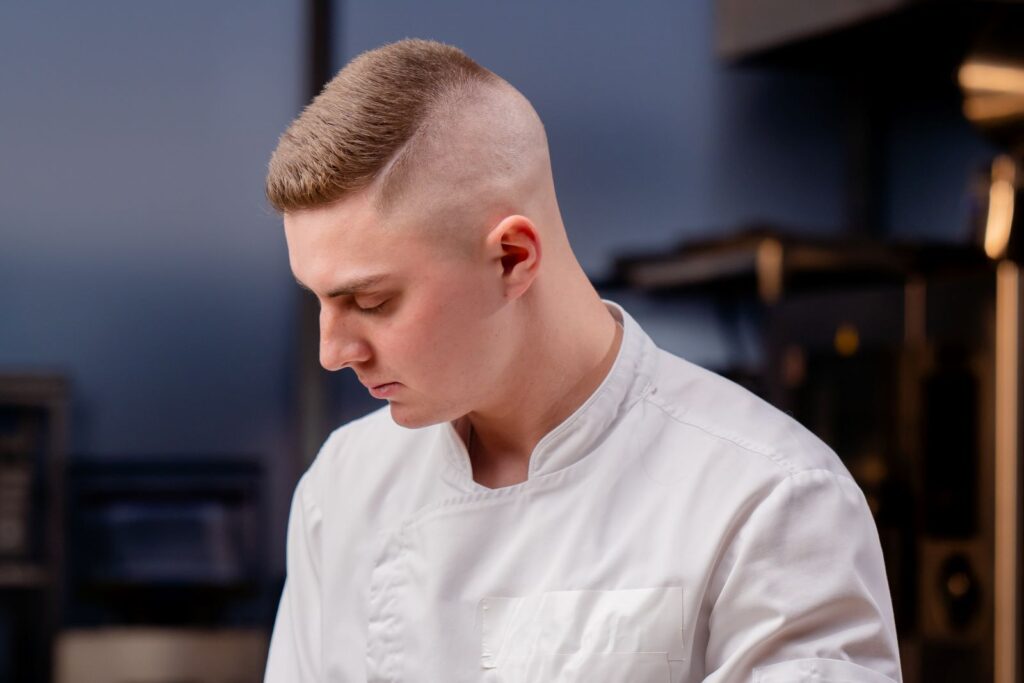 style capillaire coupe militaire 