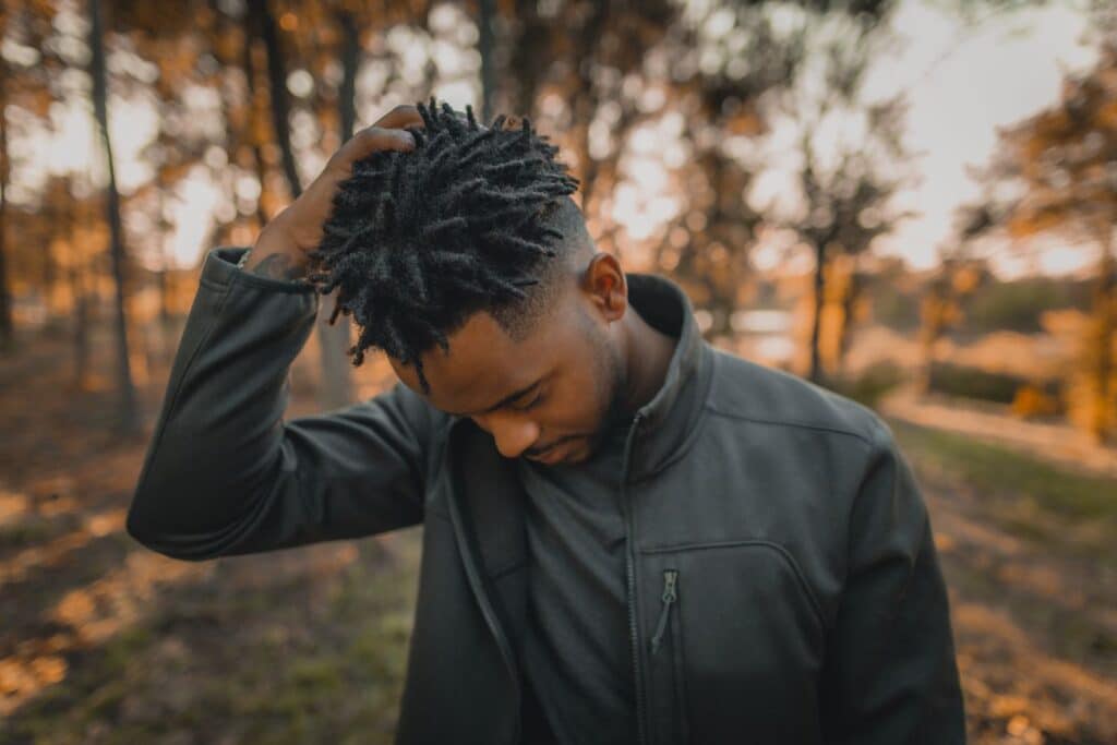 coupe dégradé homme noir dreadlocks