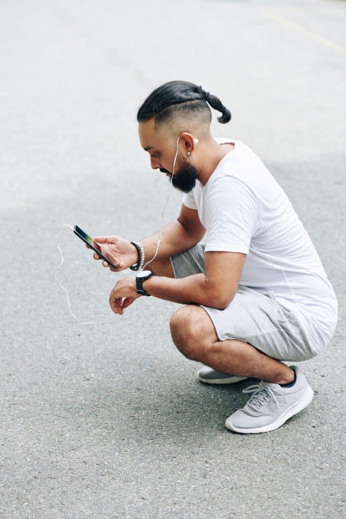 chignon homme rase tresse