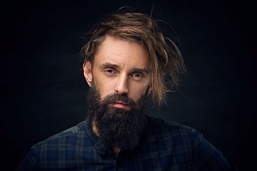 coupe coiffé décoiffé homme chevelure longue 