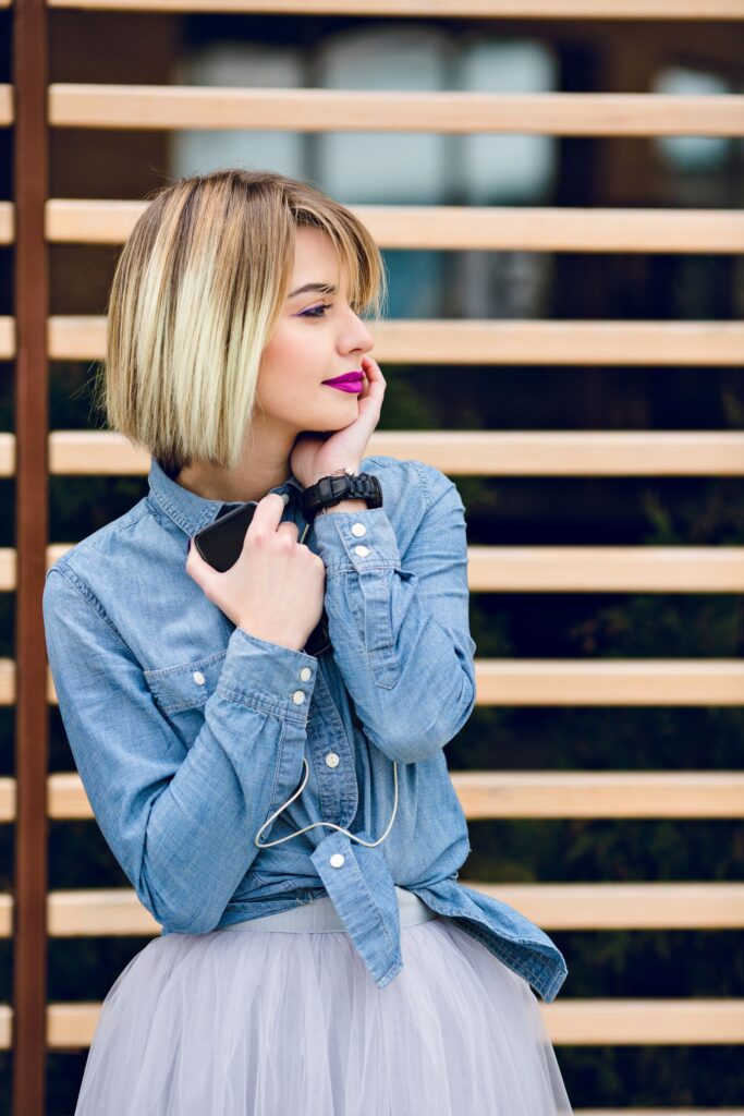 coupe courte frange femme blonde