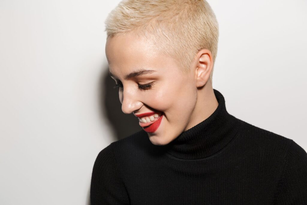 coupe tom boy femme rousse