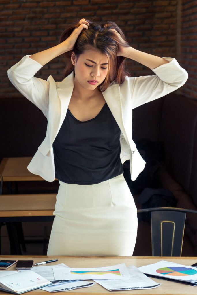 porter tailleur jupe blanche