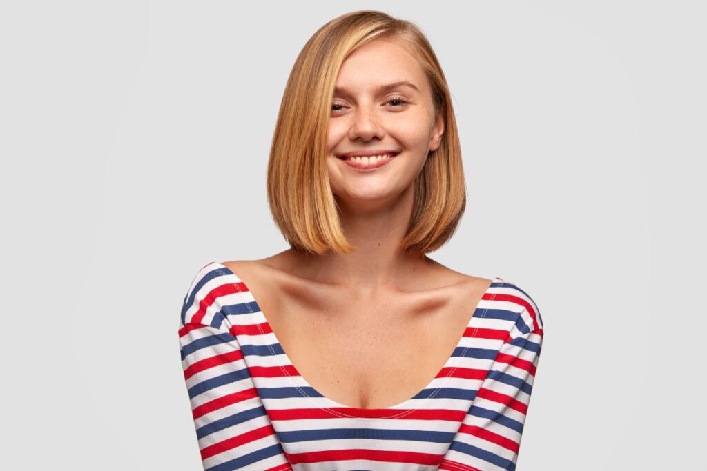 bob cut cheveux blonds