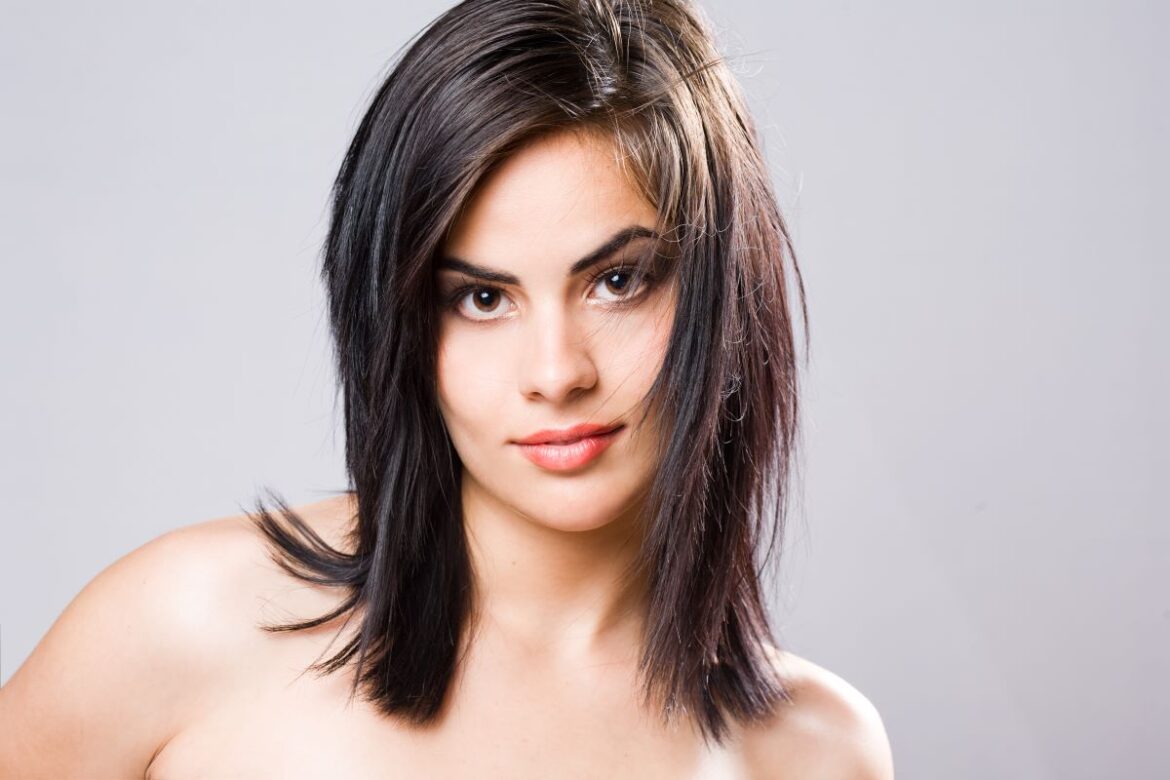 charlotte cut femme cheveux noirs