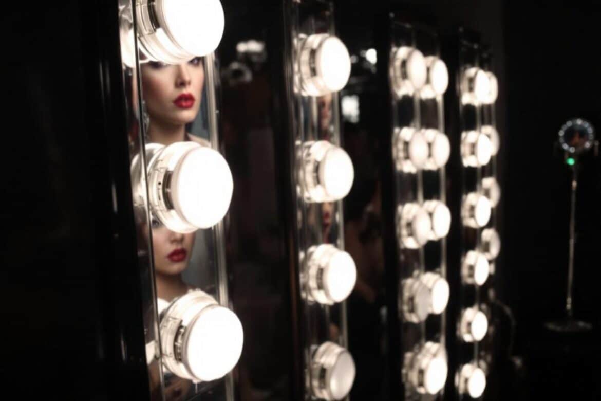 Ces couleurs de rouges à lèvres sont sur toutes les bouches cet automne selon une maquilleuse