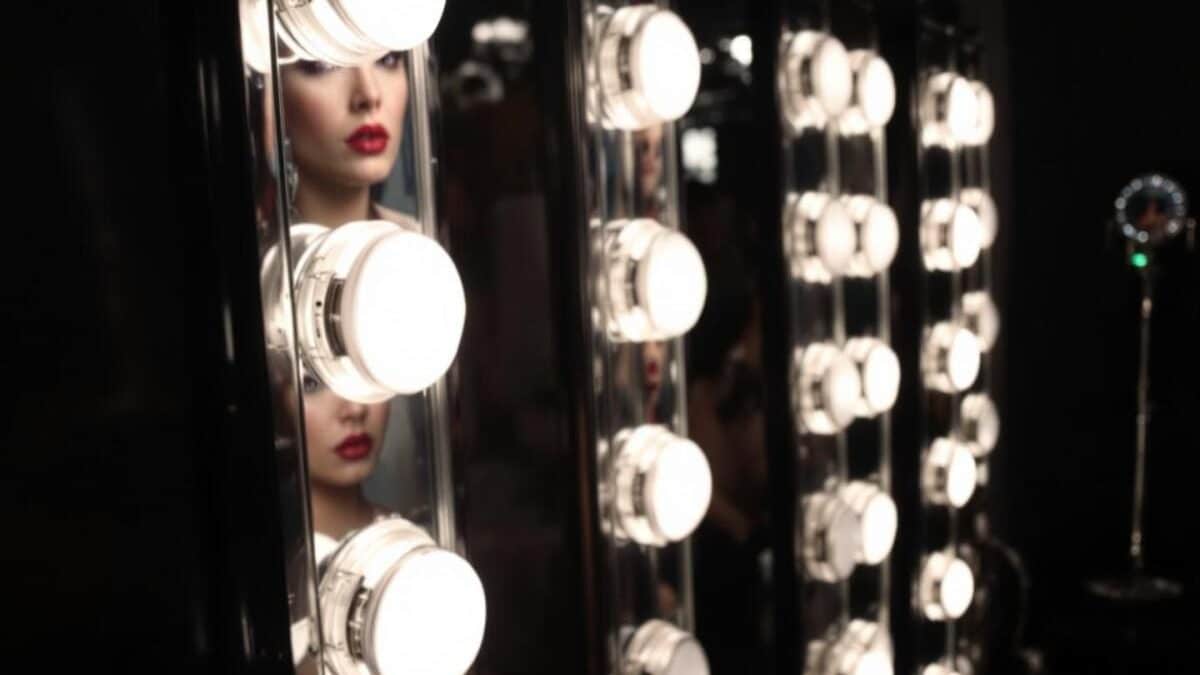 Ces couleurs de rouges à lèvres sont sur toutes les bouches cet automne selon une maquilleuse