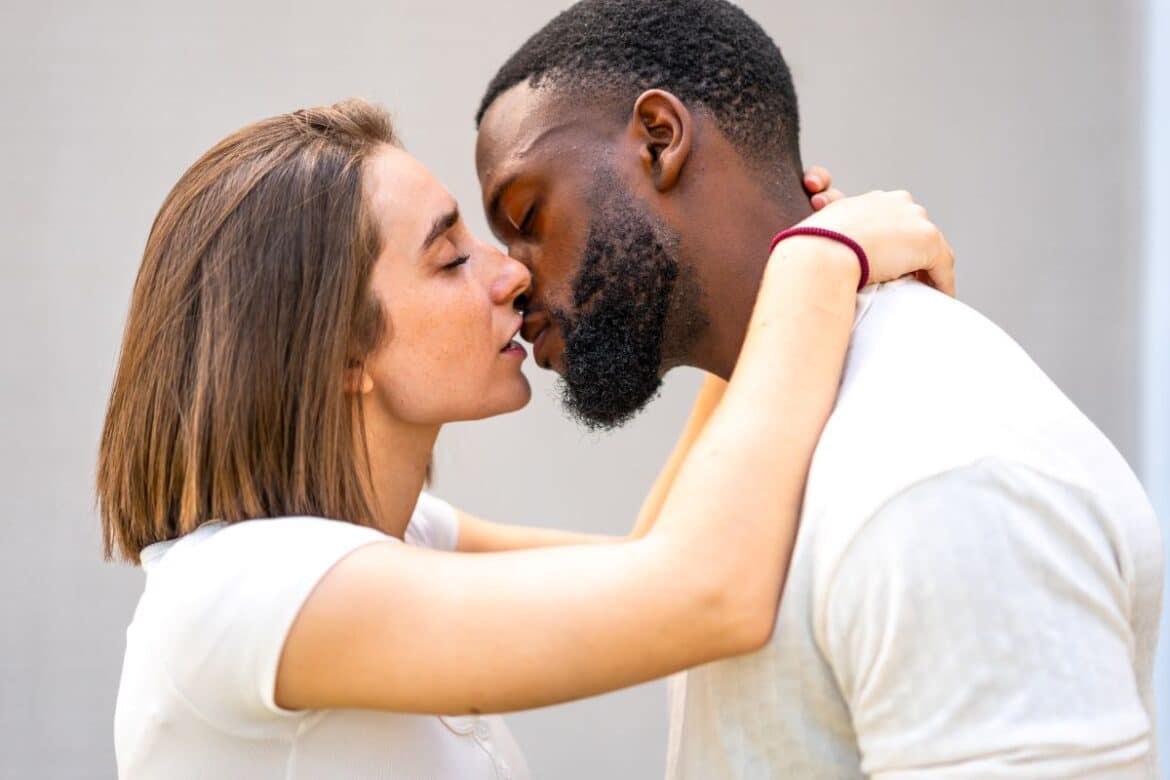 donner envie embrasser couple